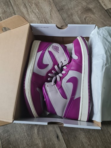 Nike air jordan mid - 1,