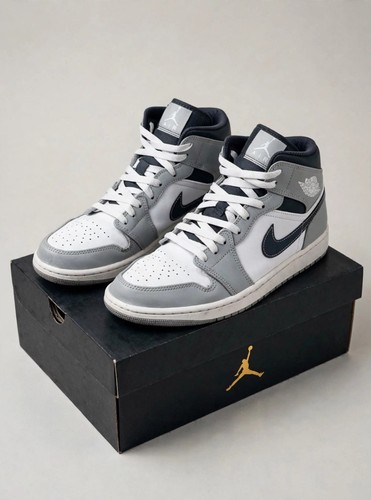 Air jordan mid light smoke - 1,